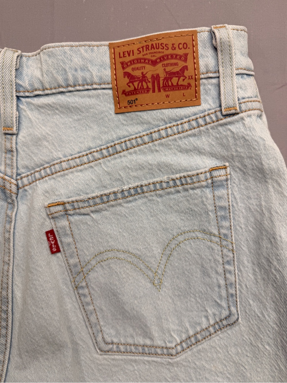 Levi's Light Blue Denim Jeans with Silver Button - Picture 6 of 6